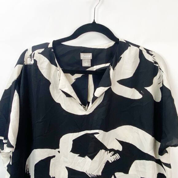 Chico's 0 Small Womens Black Cream Abstract Floral Split Neck Blouse Top - Picture 3 of 8